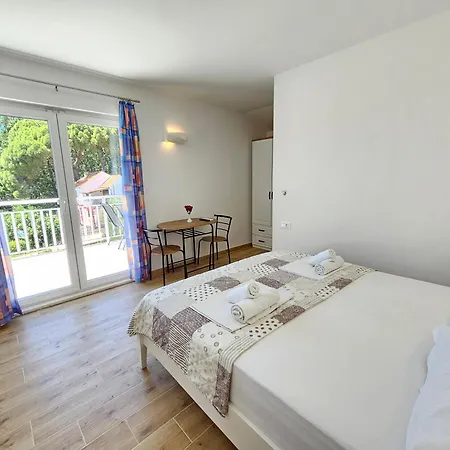 Balota Πανσιόν Kuciste