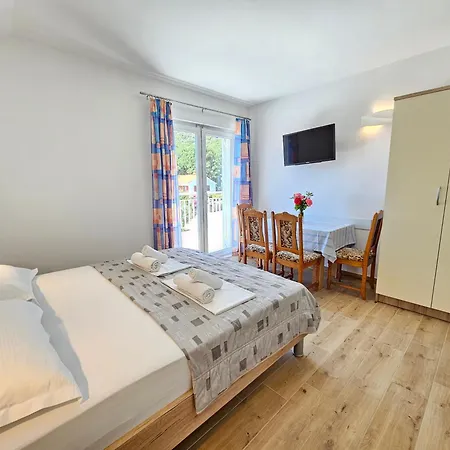 Πανσιόν Balota Kuciste