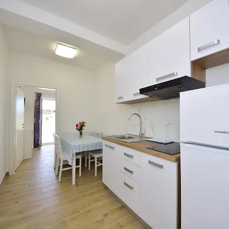 Balota Πανσιόν Kuciste