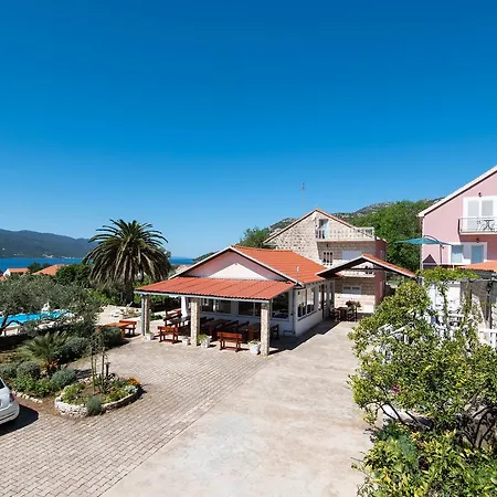 Balota Πανσιόν Kuciste